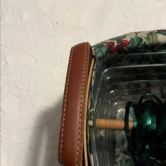 Longaberger 2002 Christmas Collection Traditions basket with red weave - Picture 7 of 8